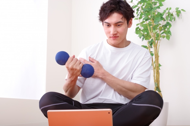 【元インストラクターが解説】オンラインパーソナルトレーニングは受ける意味ある?効果と感想について